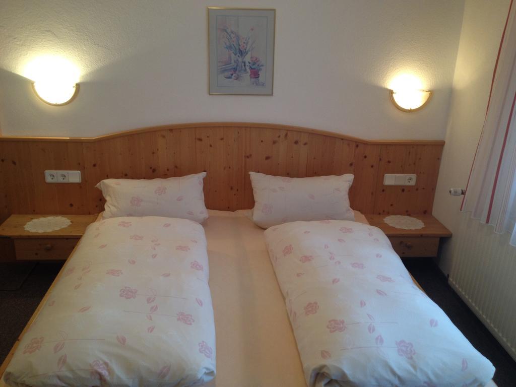 Gastehaus Winkler Hotel Karres Ngoại thất bức ảnh